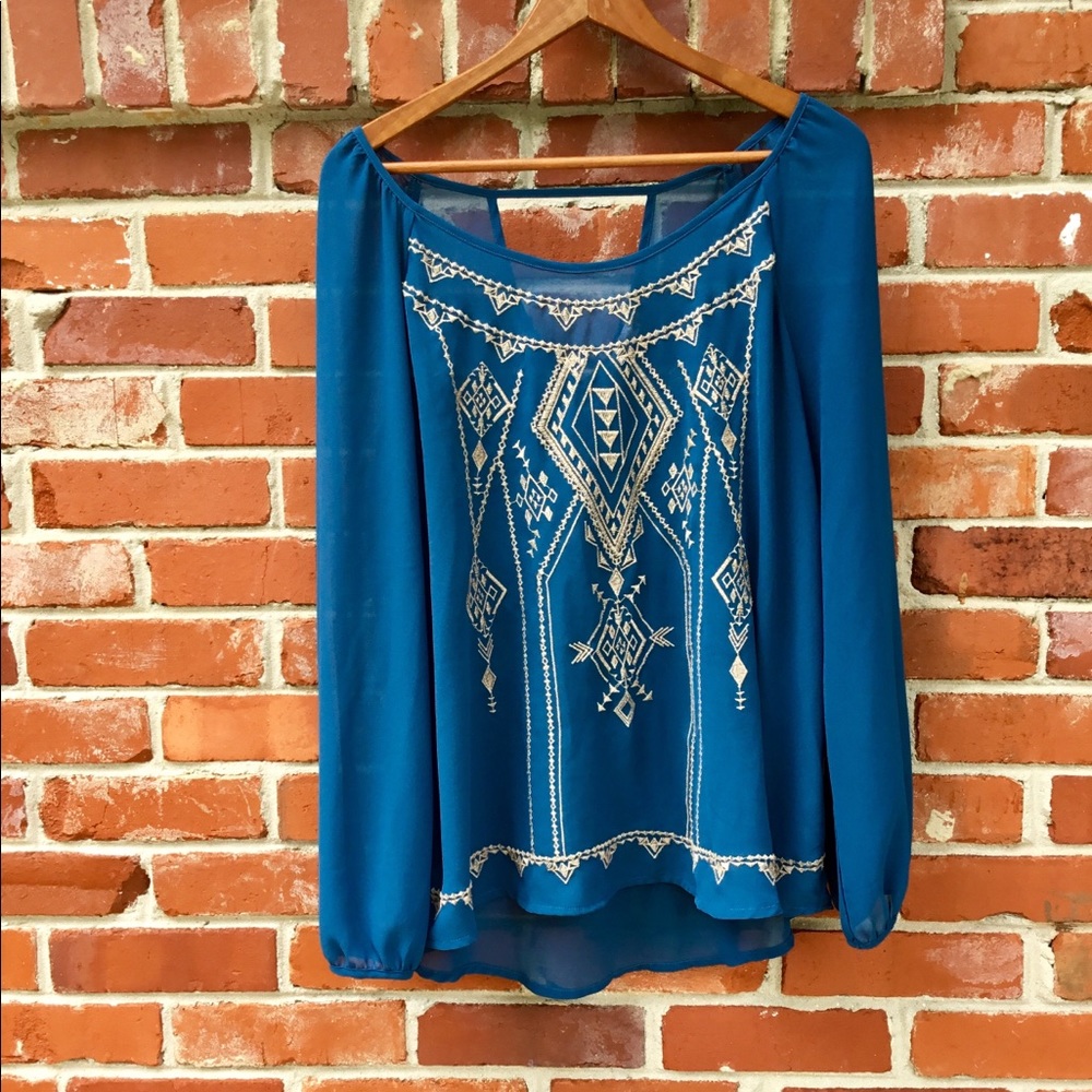 Blu Pepper sheer polyester top size L very pretty